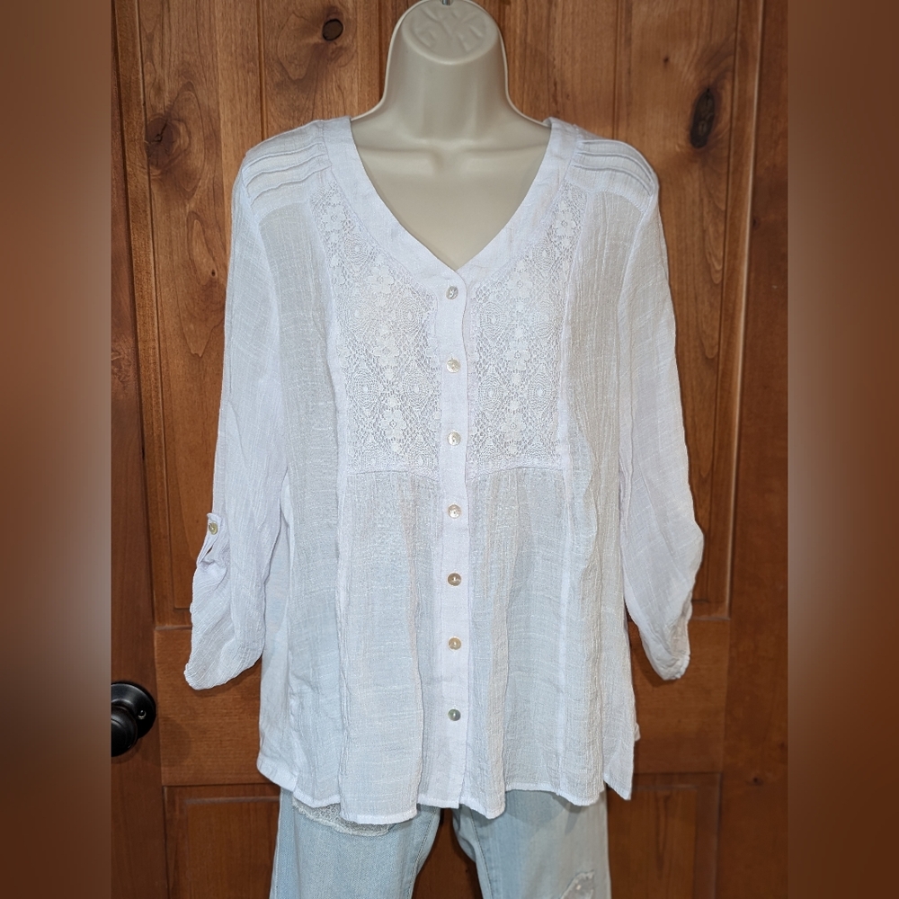 PerSeption White Button-Up Blouse‎